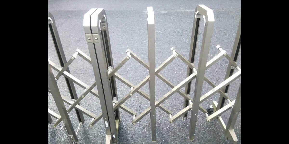 台風の破損によるカーゲートの破損と修理について