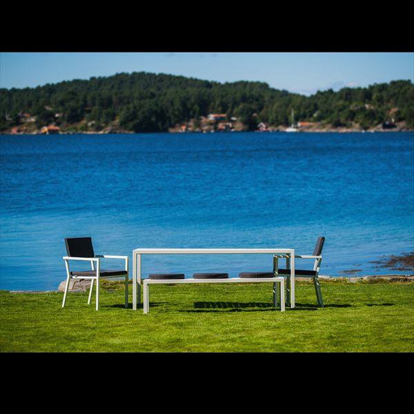 SUNDAYS フレームダイニング チェア クッション付 屋外用 ガーデンファニチャー ホワイト／ライトグレー