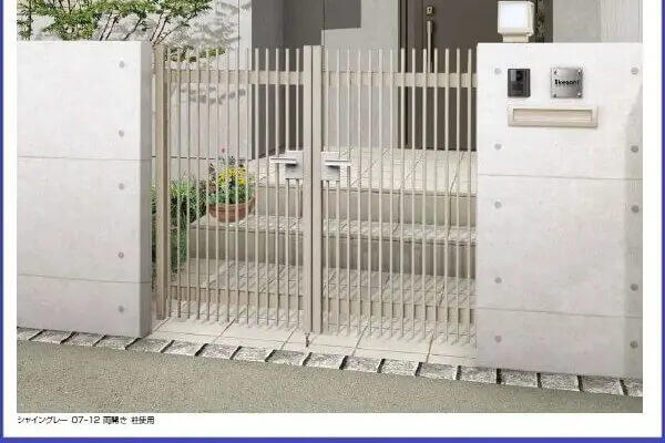 ハイ千峰（せんぽう）門扉