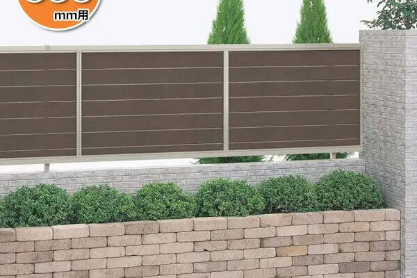 モダン塀ウッドアイ