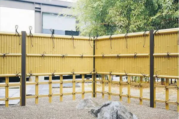 紗更　建仁寺垣+四ツ目垣